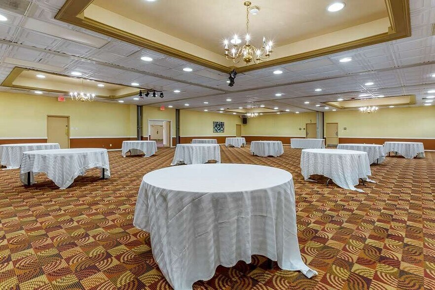 More Photos Of 2000 N Main St, Roswell Hotel For Sale