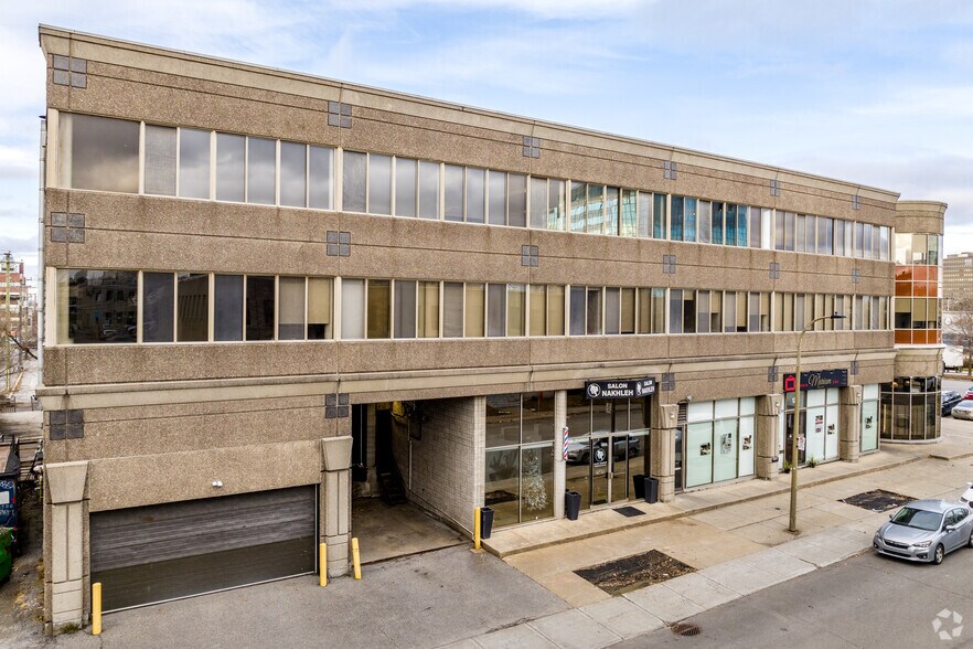 More Photos Of 9250-9256 Boul de l'Acadie, Montréal Office For Lease