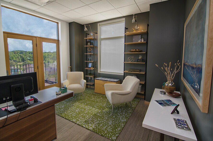 More Photos Of 857 W Washington St, Marquette Office Residential For Lease