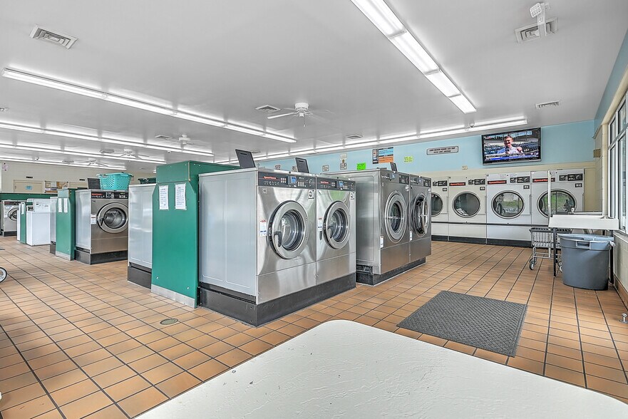 More Photos Of 245 Gate City Hwy, Bristol General Retail For Sale