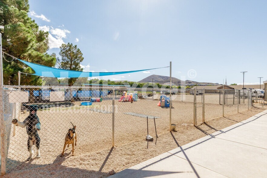 More Photos Of 1545 W State St, Hurricane Veterinarian Kennel For Sale