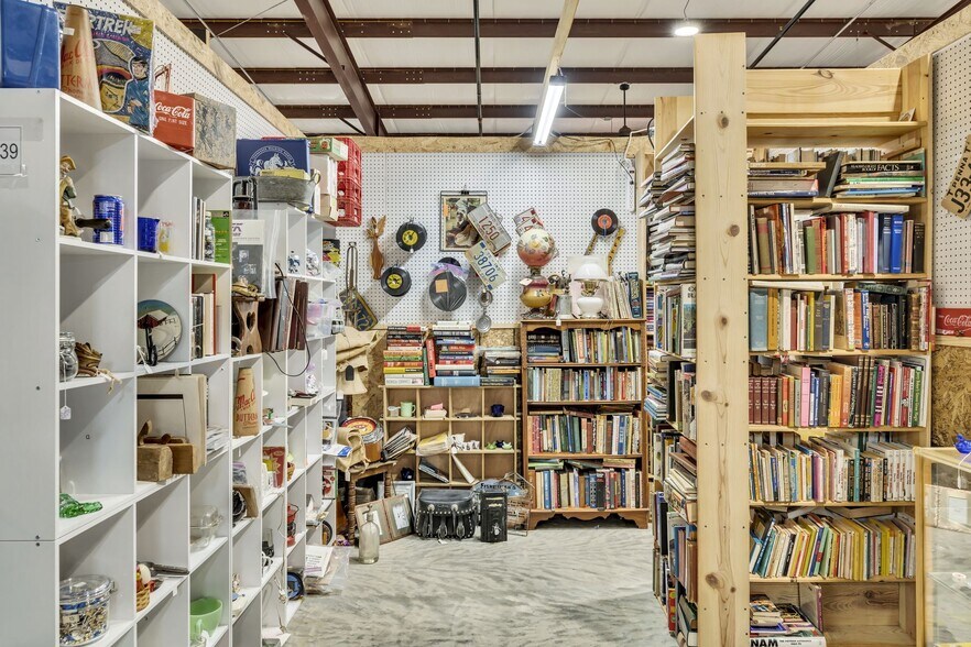 More Photos Of 2120 Old Highway 431 S, Greenbrier Freestanding For Sale