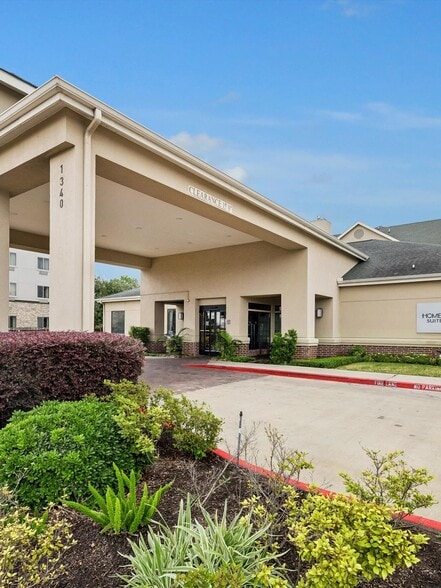 More Photos Of 1340 N Sam Houston Pky E, Houston Hotel For Sale