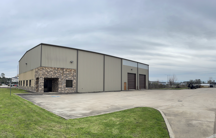 Primary Photo Of 828 Fm 1960 Rd, Houston Warehouse For Lease