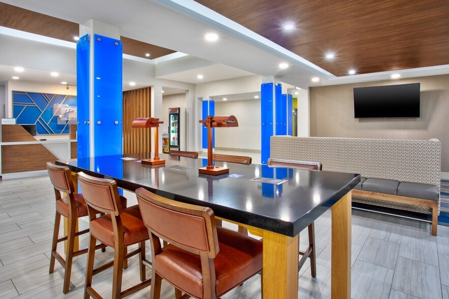 More Photos Of 21010 Katy Fwy, Katy Hotel For Sale