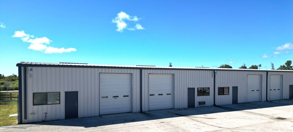More Photos Of 5475 Williamsburg Dr, Punta Gorda Warehouse For Lease