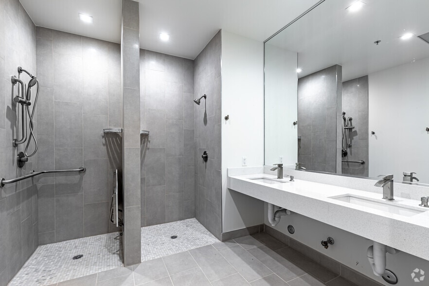 More Photos Of 17330 Preston Rd, Dallas Office For Lease