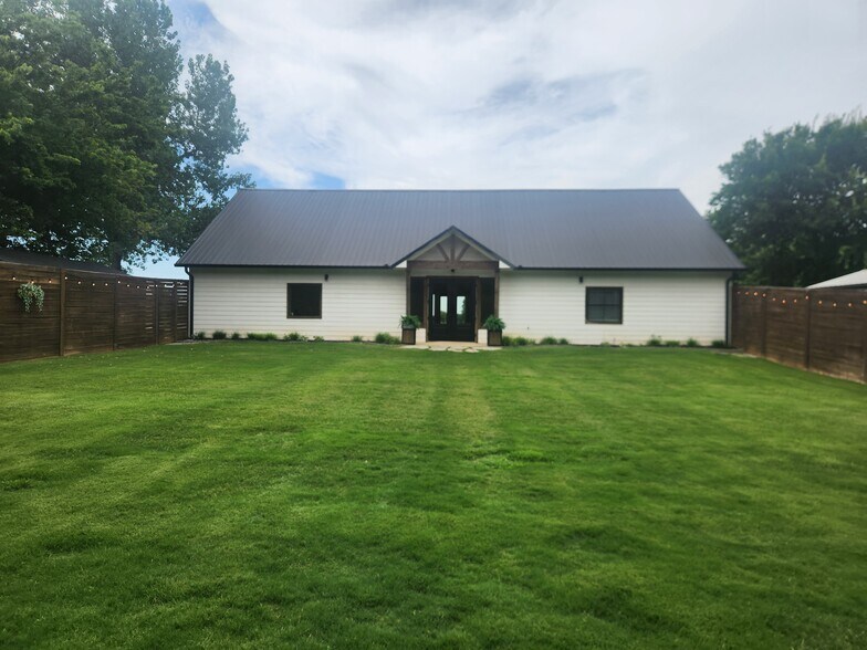 More Photos Of 17432 NE North Dr, Fletcher Religious Facility For Sale