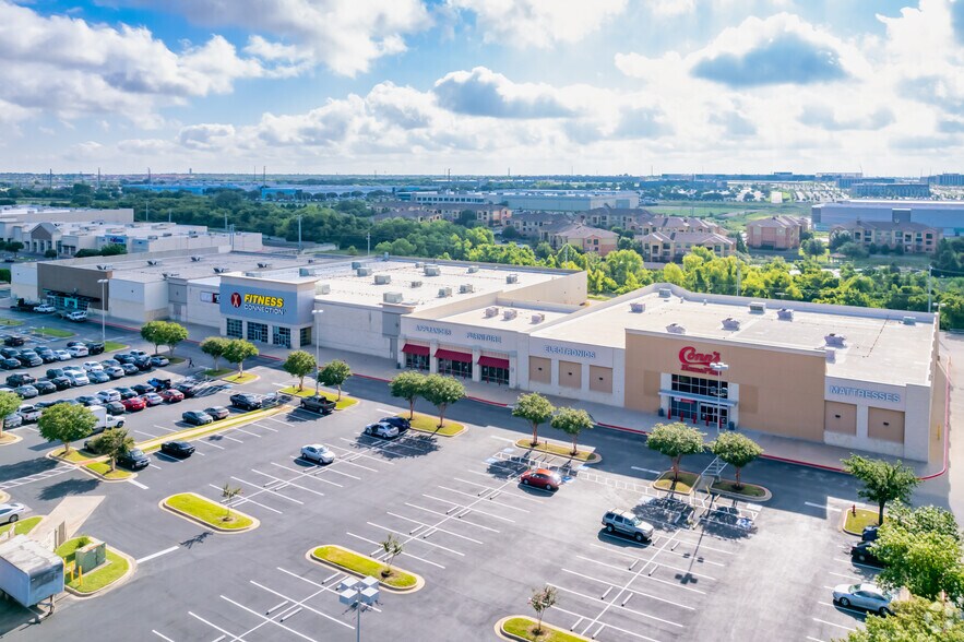 More Photos Of 12901 N I-35 Service Rd, Austin Unknown For Lease