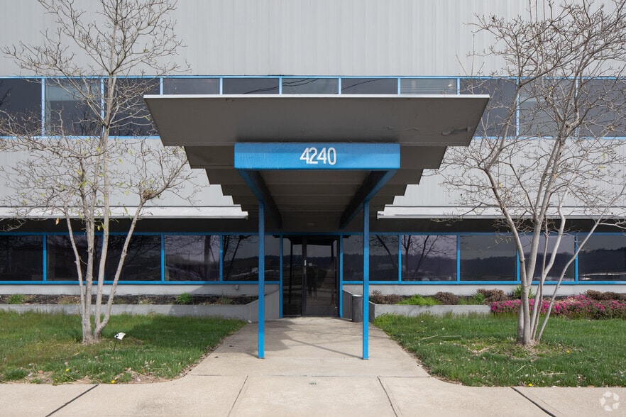 More Photos Of 4240 Airport Rd, Cincinnati Office For Lease