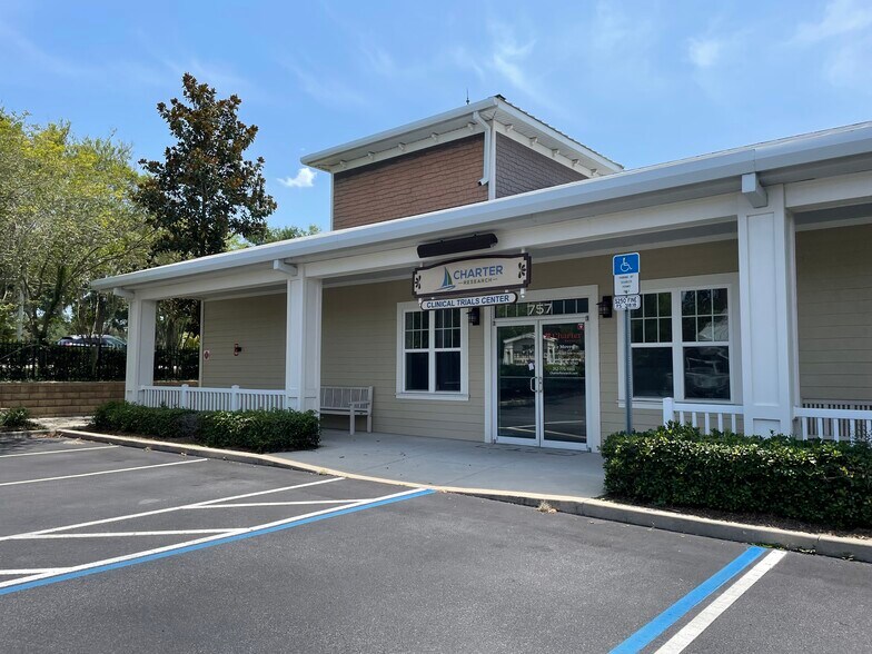 Primary Photo Of 733-771 Highway 466, Lady Lake Medical For Sale