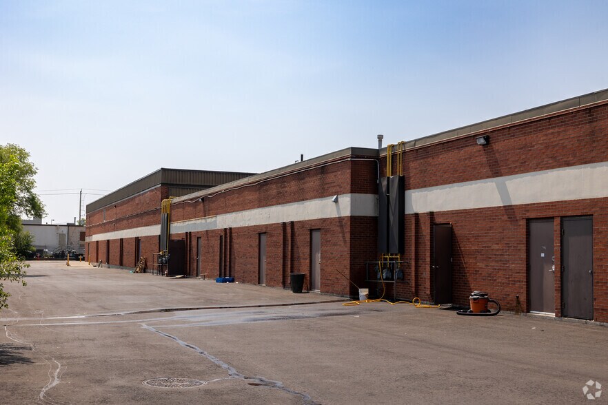 More Photos Of 2-18 Kennedy Rd S, Brampton Freestanding For Lease