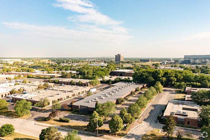 More Photos Of 1300 Remington Rd, Schaumburg Flex For Lease
