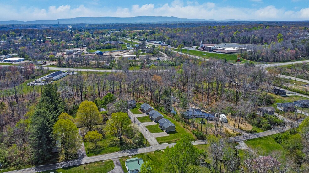 More Photos Of 10 Anthony St, Crossville Multifamily For Sale