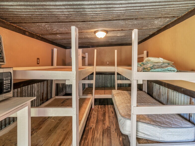 More Photos Of 750 N US Highway 287, Palestine Multifamily For Sale