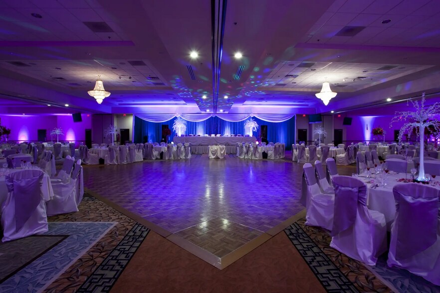 More Photos Of 933 S Riverside Dr, Elmhurst Hotel For Sale