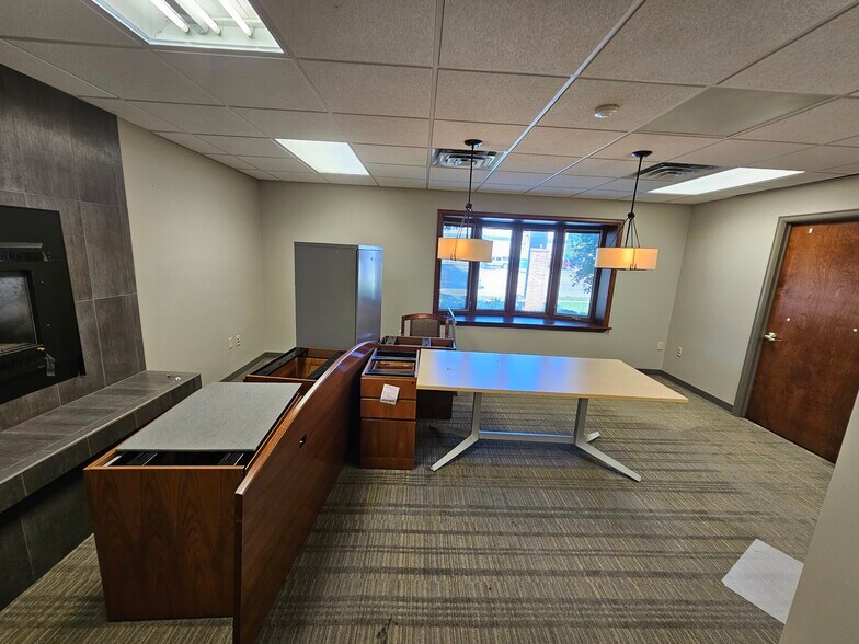 More Photos Of 10233 W Greenfield Ave, West Allis Medical For Lease