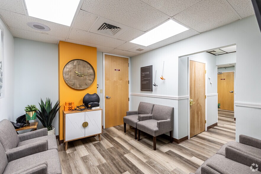 More Photos Of 125 Liberty St, Springfield Medical For Lease