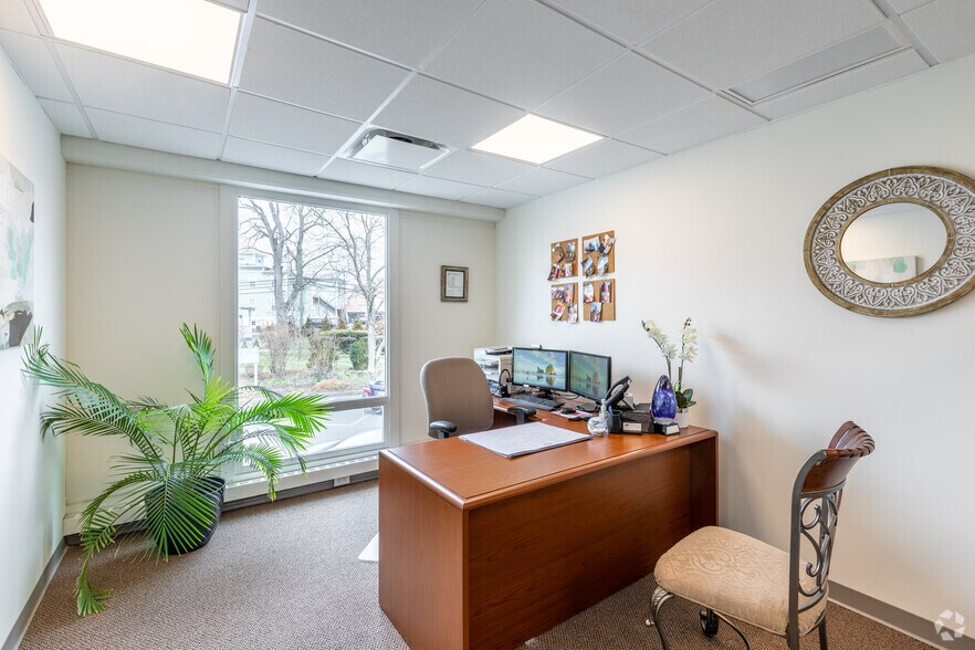 More Photos Of 83 East Ave, Norwalk Medical For Lease