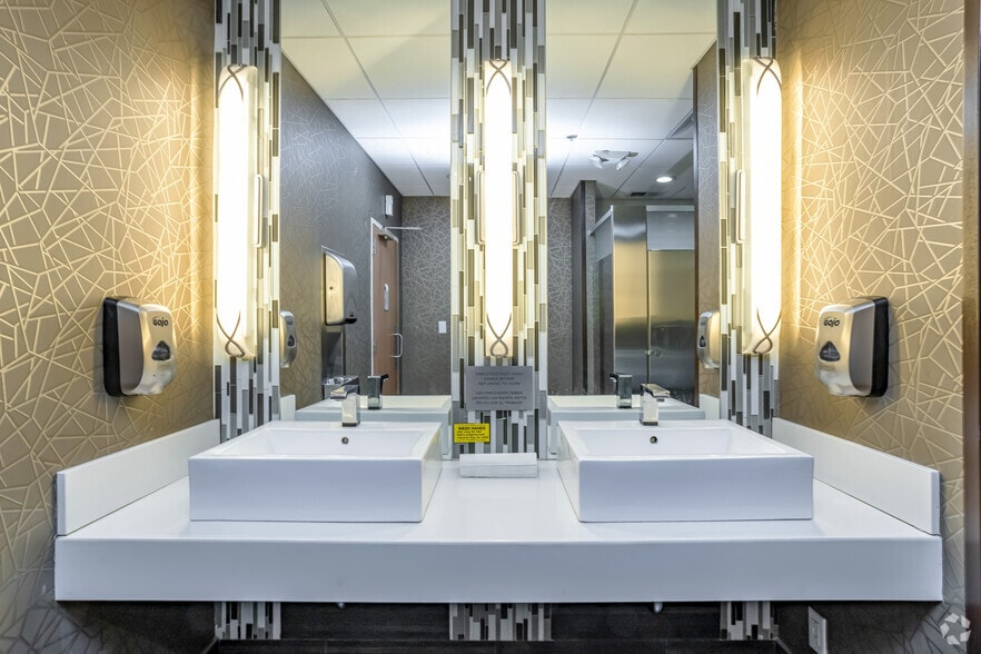 More Photos Of 2-8 Hawley St, Binghamton Hotel For Lease