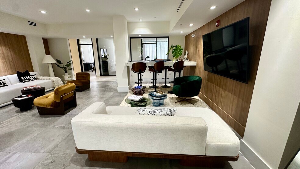 More Photos Of 600 NE 36th St, Miami Apartments For Lease