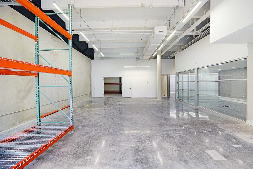 More Photos Of 10200 NW 25th St, Doral Light Distribution For Sale