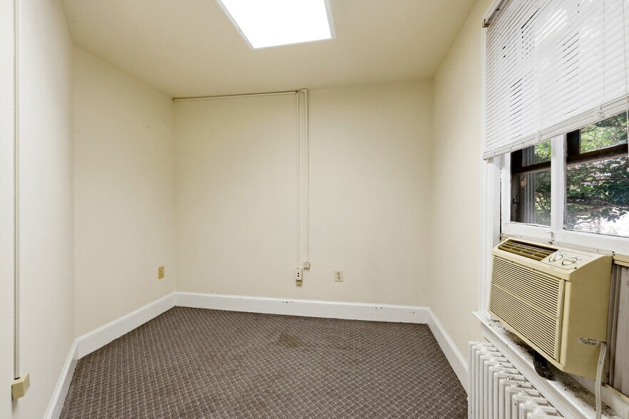 More Photos Of 3 E Market St, Leesburg Office For Sale