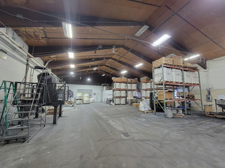 More Photos Of 3658 W 6th St, Goodview Industrial For Lease