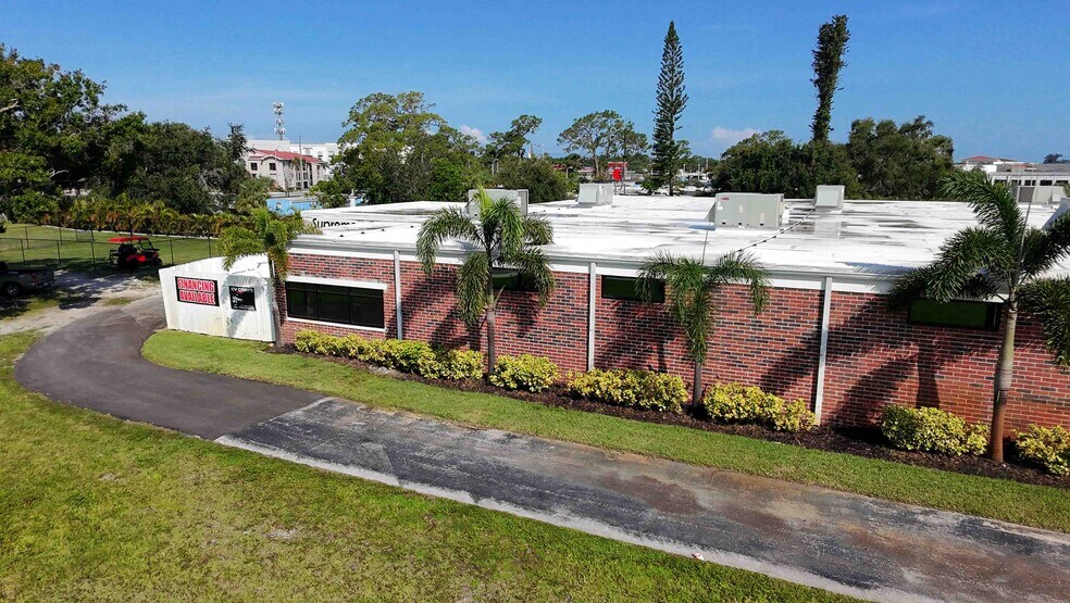 More Photos Of 7490 N 36th St, Pinellas Park Loft Creative Space For Lease