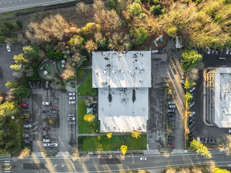 More Photos Of 3003 Northup Way, Bellevue Flex For Sale