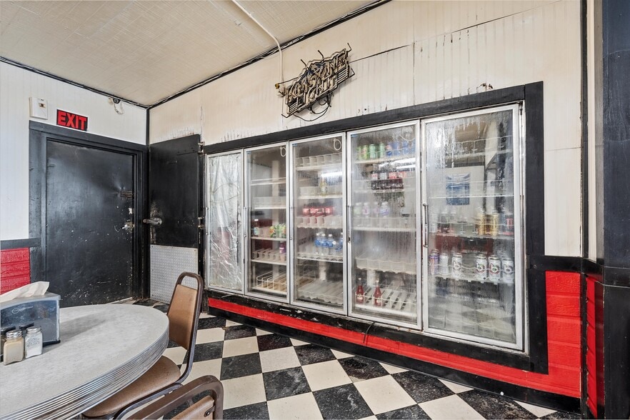 More Photos Of 201 W Oak St, West Service Station For Sale