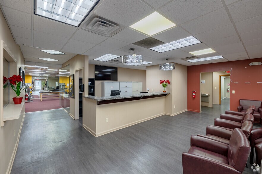 More Photos Of 27253 Van Dyke Ave, Warren Medical For Lease