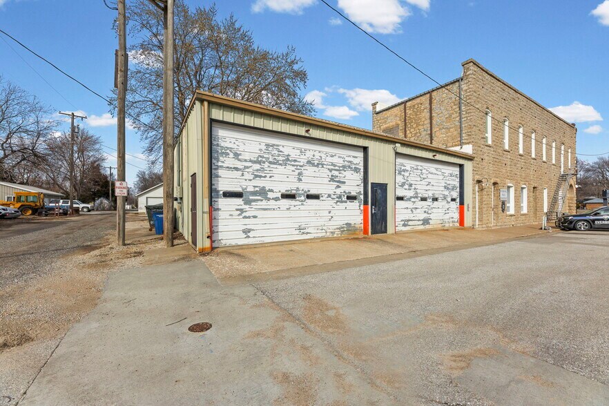 More Photos Of 403 Maple St, Overbrook Warehouse For Sale