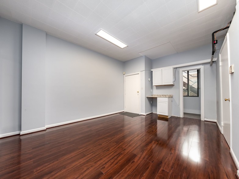 More Photos Of 2420 Wilson Blvd, Arlington Loft Creative Space For Lease