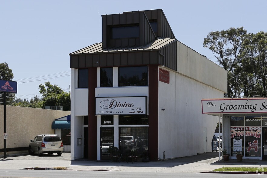 More Photos Of 22124 Ventura Blvd, Woodland Hills Office For Lease