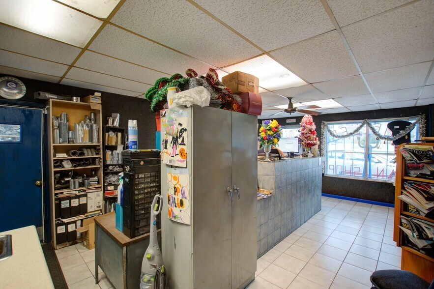 More Photos Of 905 W Memorial Blvd, Lakeland Auto Repair For Sale