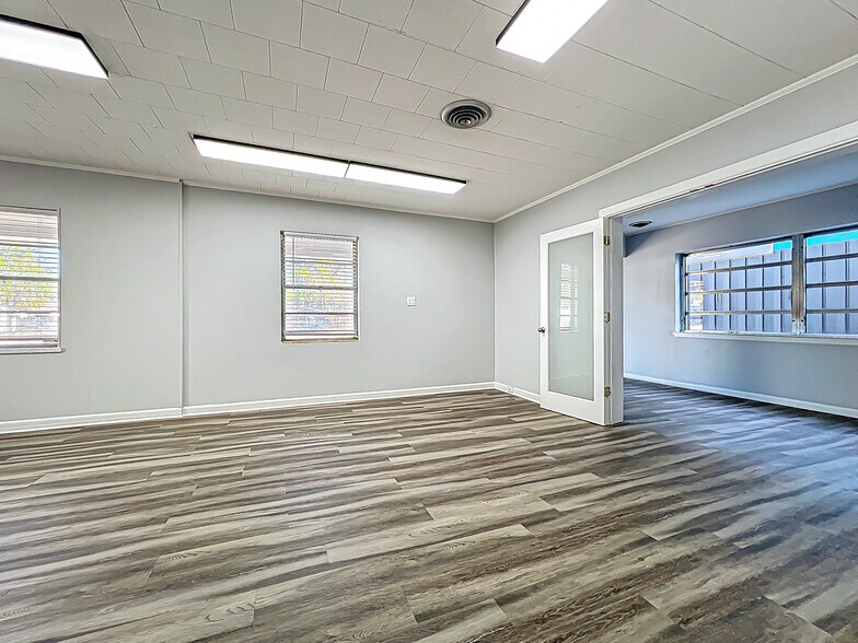 More Photos Of 1976 W Fairbanks Ave, Winter Park General Retail For Sale
