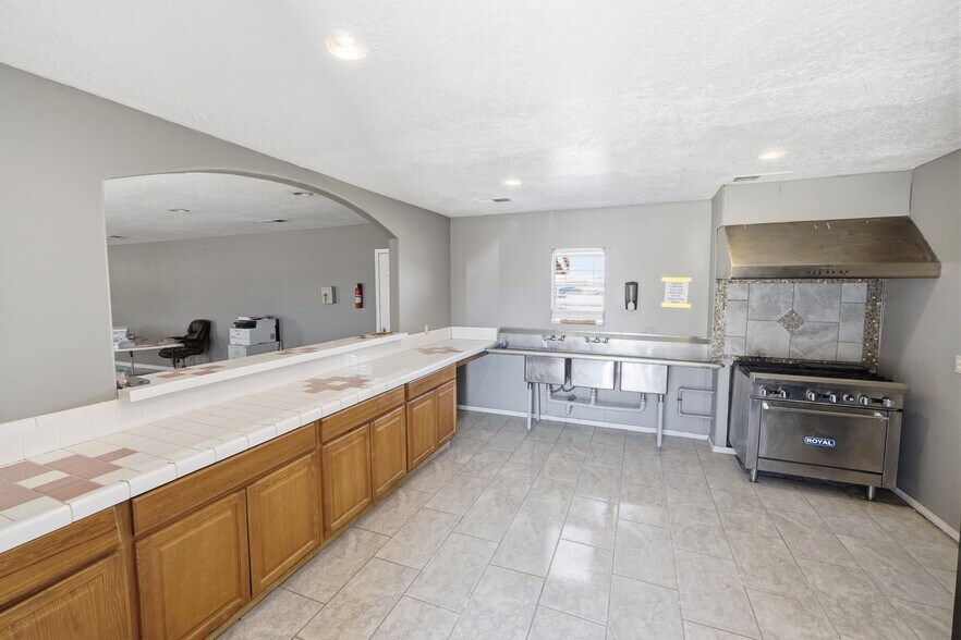 More Photos Of 606 Romero St, Belen Flex For Sale