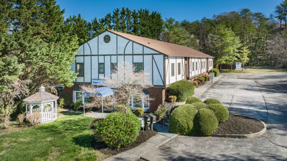 Primary Photo Of 2222 Electric Rd, Roanoke Medical For Sale