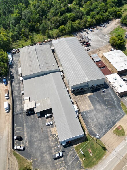 More Photos Of 2307 E Erwin St, Tyler Distribution For Sale