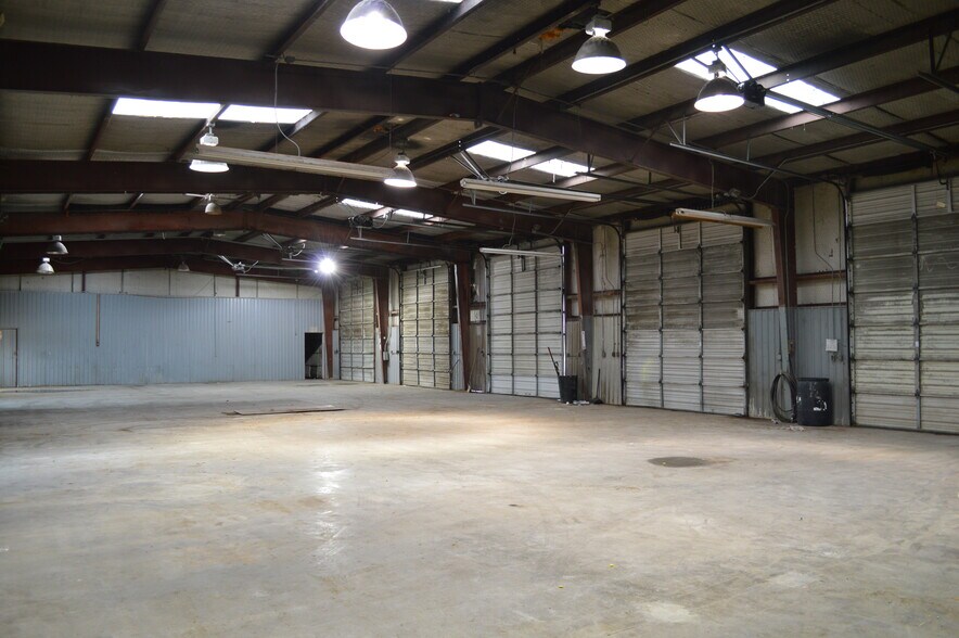 More Photos Of 1709 Enterprise Blvd, Pauls Valley Warehouse For Sale