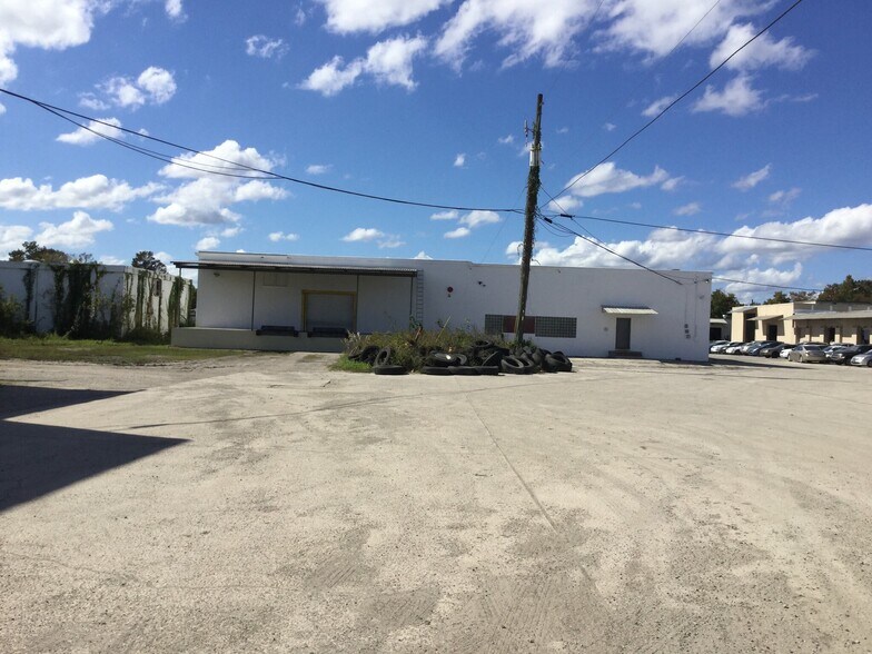 More Photos Of 678 Edgewood Ave N, Jacksonville Warehouse For Lease