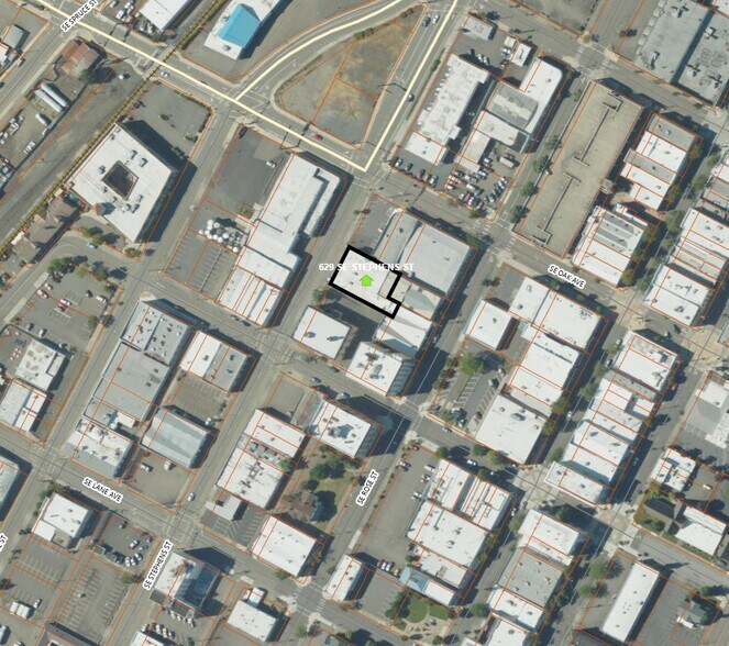 More Photos Of 635 SE Stephens St, Roseburg Freestanding For Lease