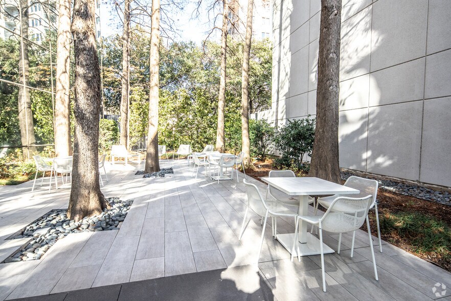 More Photos Of 3500 Maple Ave, Dallas Office For Lease