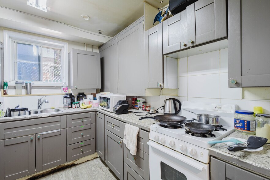 More Photos Of 8504 98 St NW, Edmonton Apartments For Sale