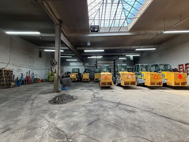 More Photos Of 4278 St Frontenac, Frontenac Auto Repair For Sale