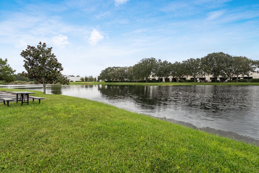 More Photos Of 310 Commerce Lake Dr, Saint Augustine Light Distribution For Lease