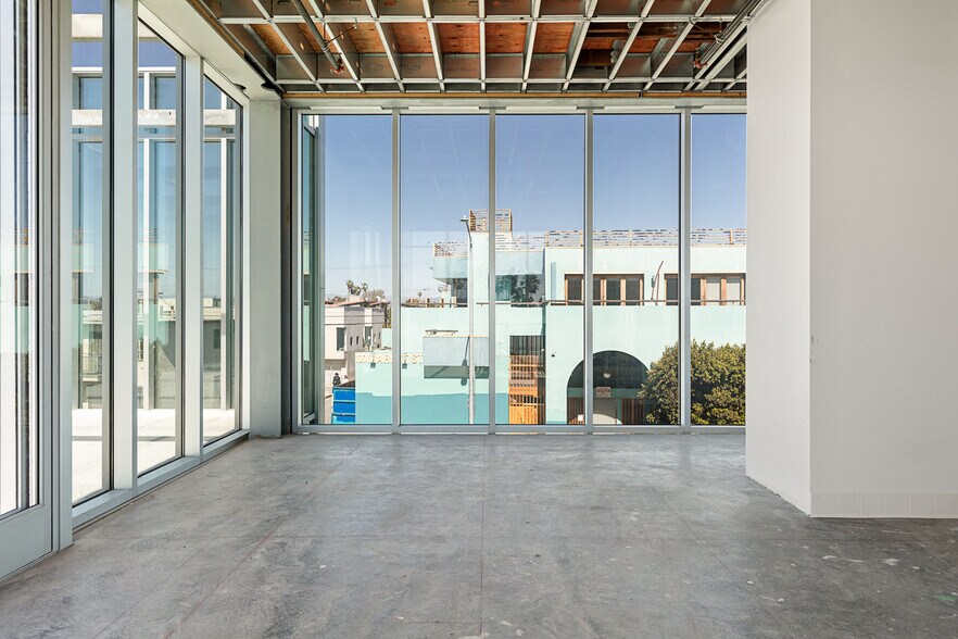 More Photos Of 78 Market, Venice Restaurant For Lease