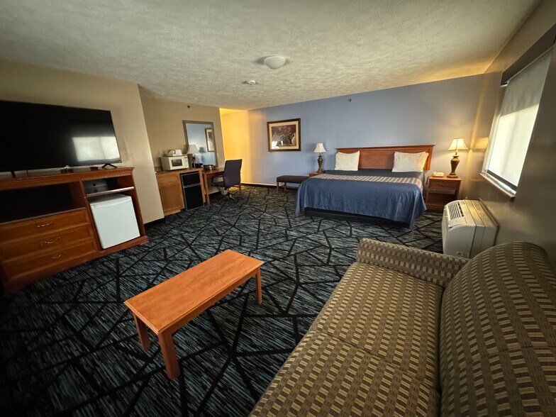 More Photos Of 1701 31st St, Central City Hotel For Sale