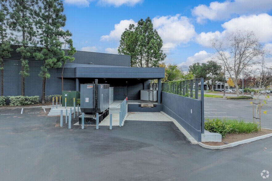 More Photos Of 47200 Bayside Pky, Fremont Flex For Sale